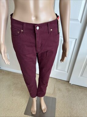 NWT 98% Cotton Levi's Women's Wine Ankle Crop Jeans Size W29 & L27